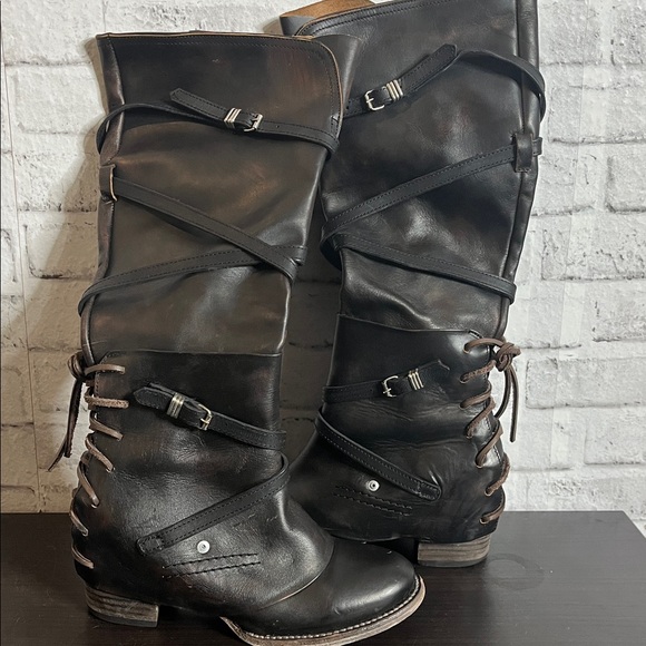 Freebird Cassius distressed leather boots - Picture 3 of 12